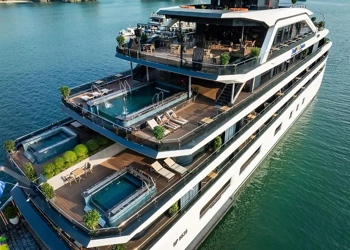 Botel Doria Cruise By Hag Ha Long